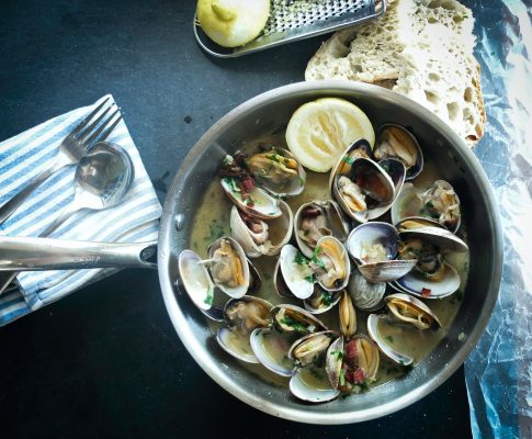 Delicias del Mar: Disfrutando el Marisco de Temporada