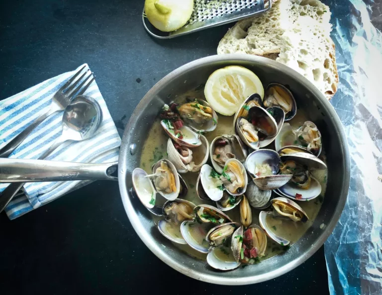 Delicias del Mar: Disfrutando el Marisco de Temporada